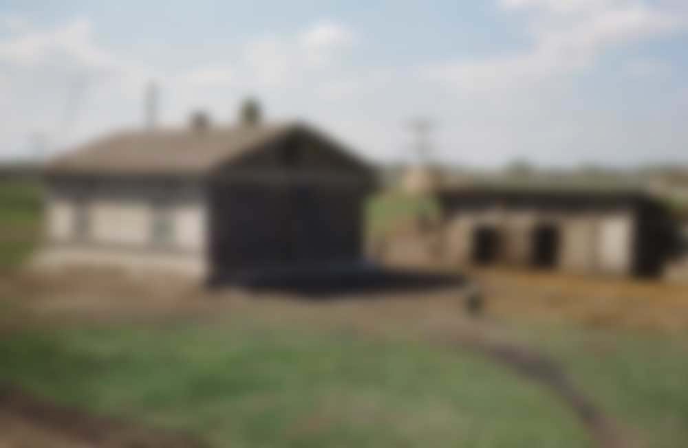 Неизвестная деревня. Снимок из окна поезда.
