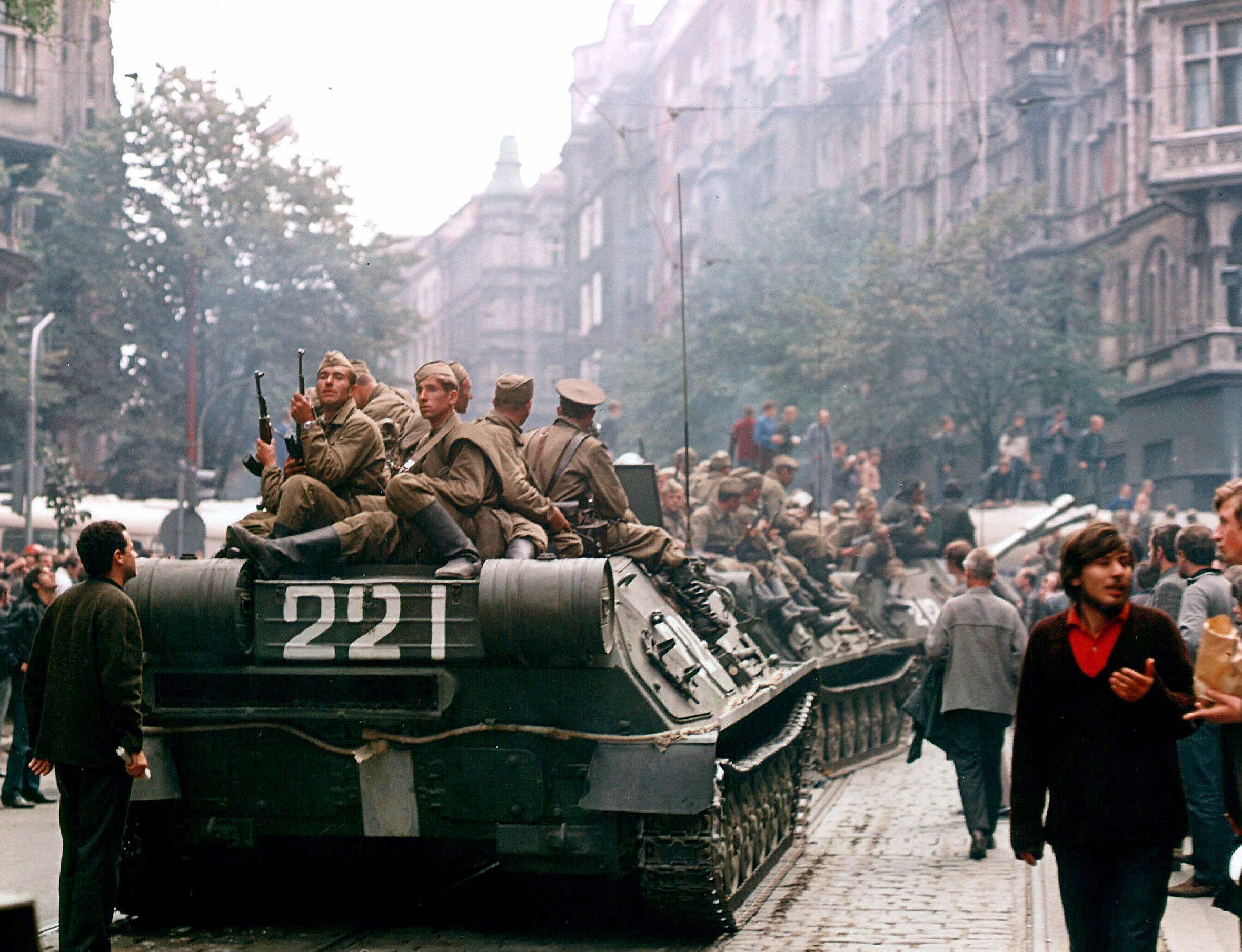 Ве таки. Советские войска в Праге Чехословакия 1968.