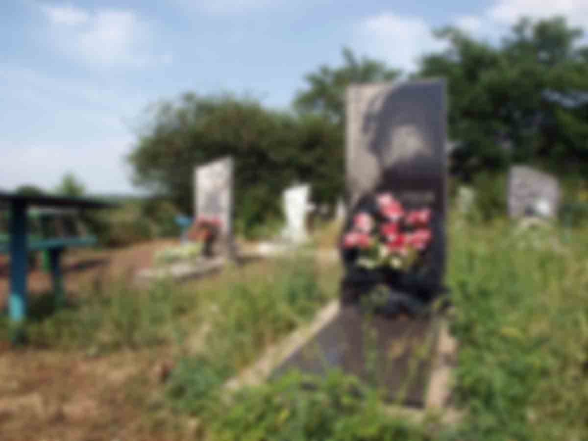 The grave of Mykola Lukyanov at a cemetery on the outskirts of Slovyansk.